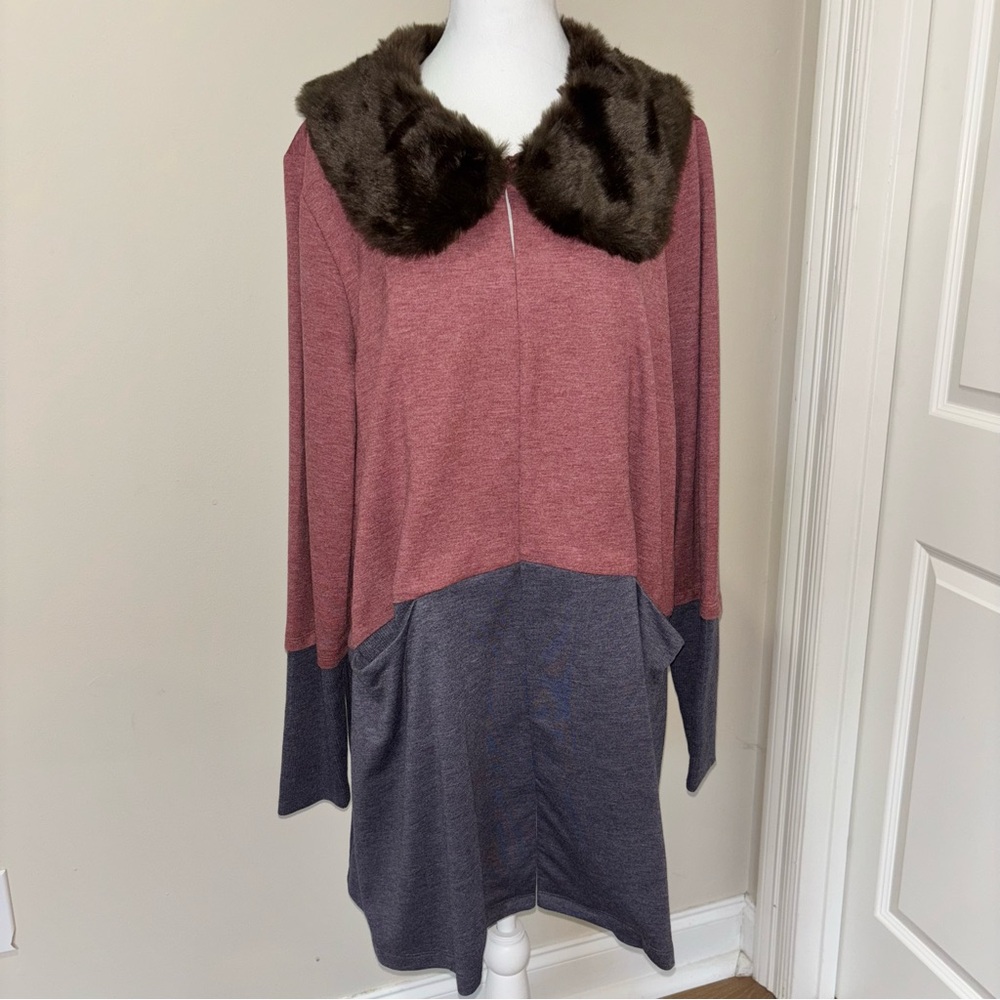 🔥Logo Lounge Two-Tone Sweater with Faux Fur Collar Size XL